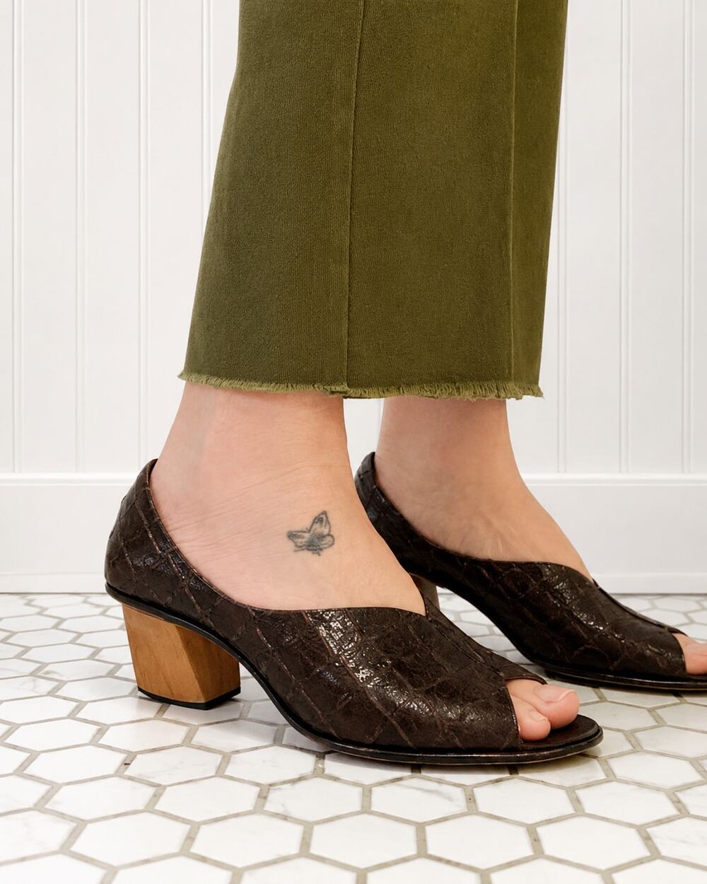 Cydwoq Leather Peep Toe Heels Style Town Size 39.5/  US 9.5 Embossed Brown